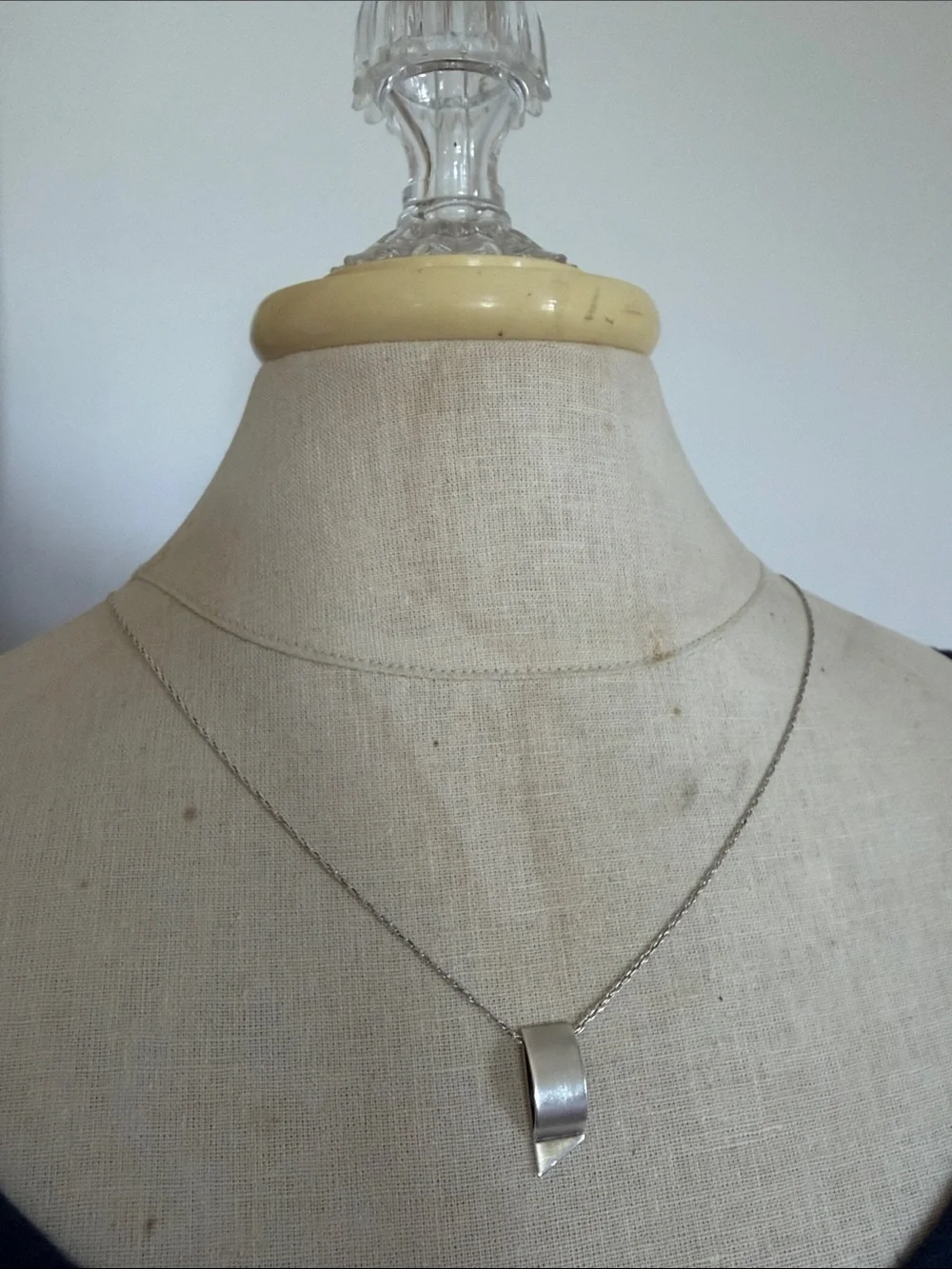 Sleek Silver Curved Pendant Necklace - Women's Jewelry